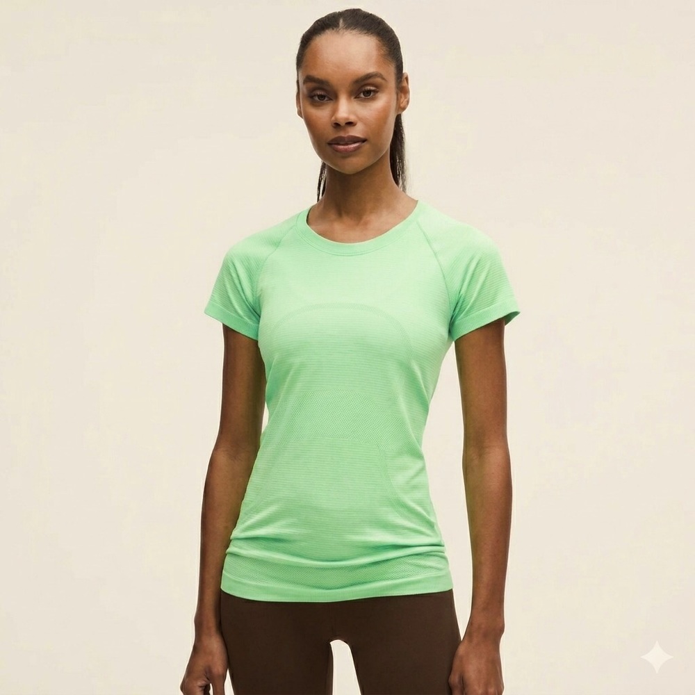 Lululemon Swifty Tech 2.0 Short Sleeve Hip Length T-Shirt in Mint/Lime Green